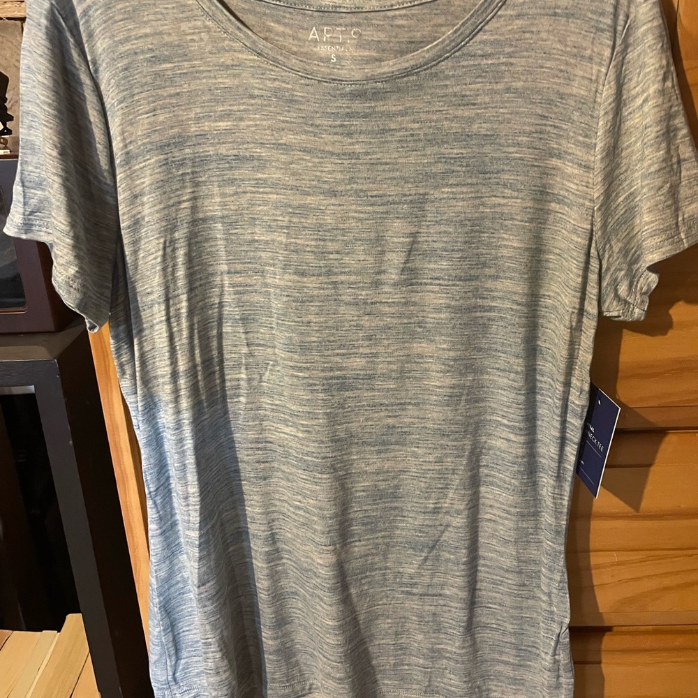 Apt 9 Essential Crew Neck NWT!